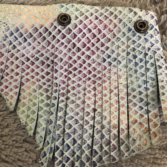 Leather rainbow fringe  bracelet - Picture 5 of 6